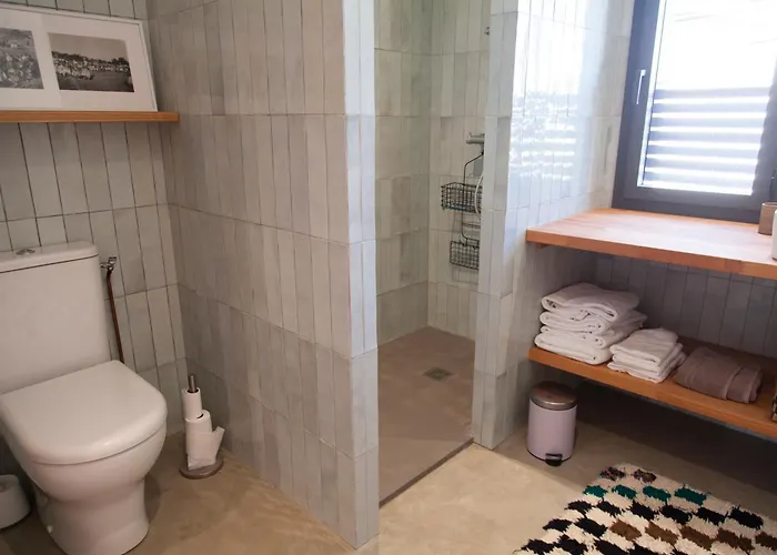 Maison Coloree Dans Un Jardin ガイヤック