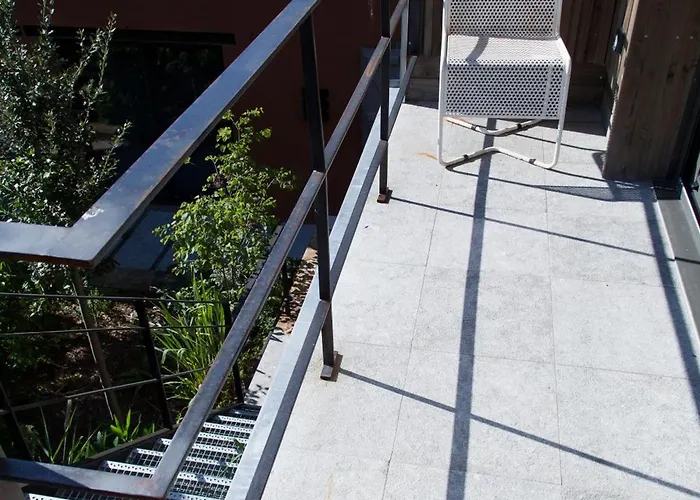 Maison Coloree Dans Un Jardin