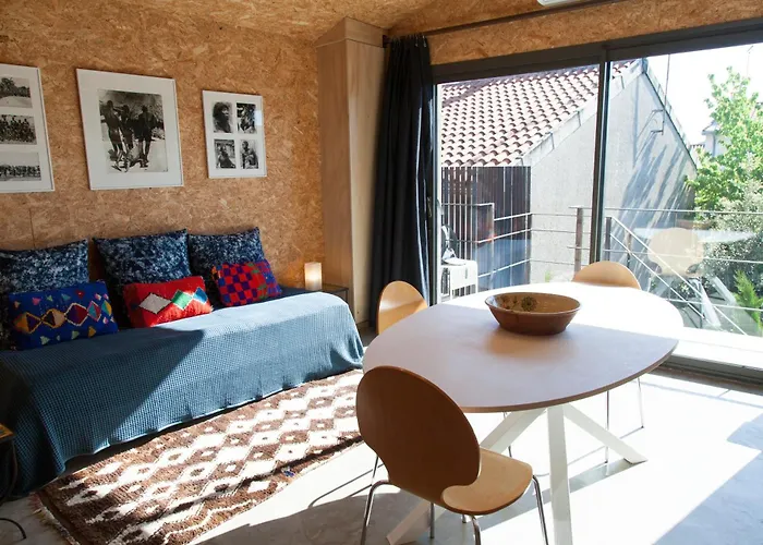 Dom wakacyjny Maison Coloree Dans Un Jardin *