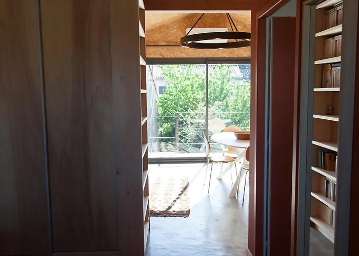 Maison Coloree Dans Un Jardin Gaillac